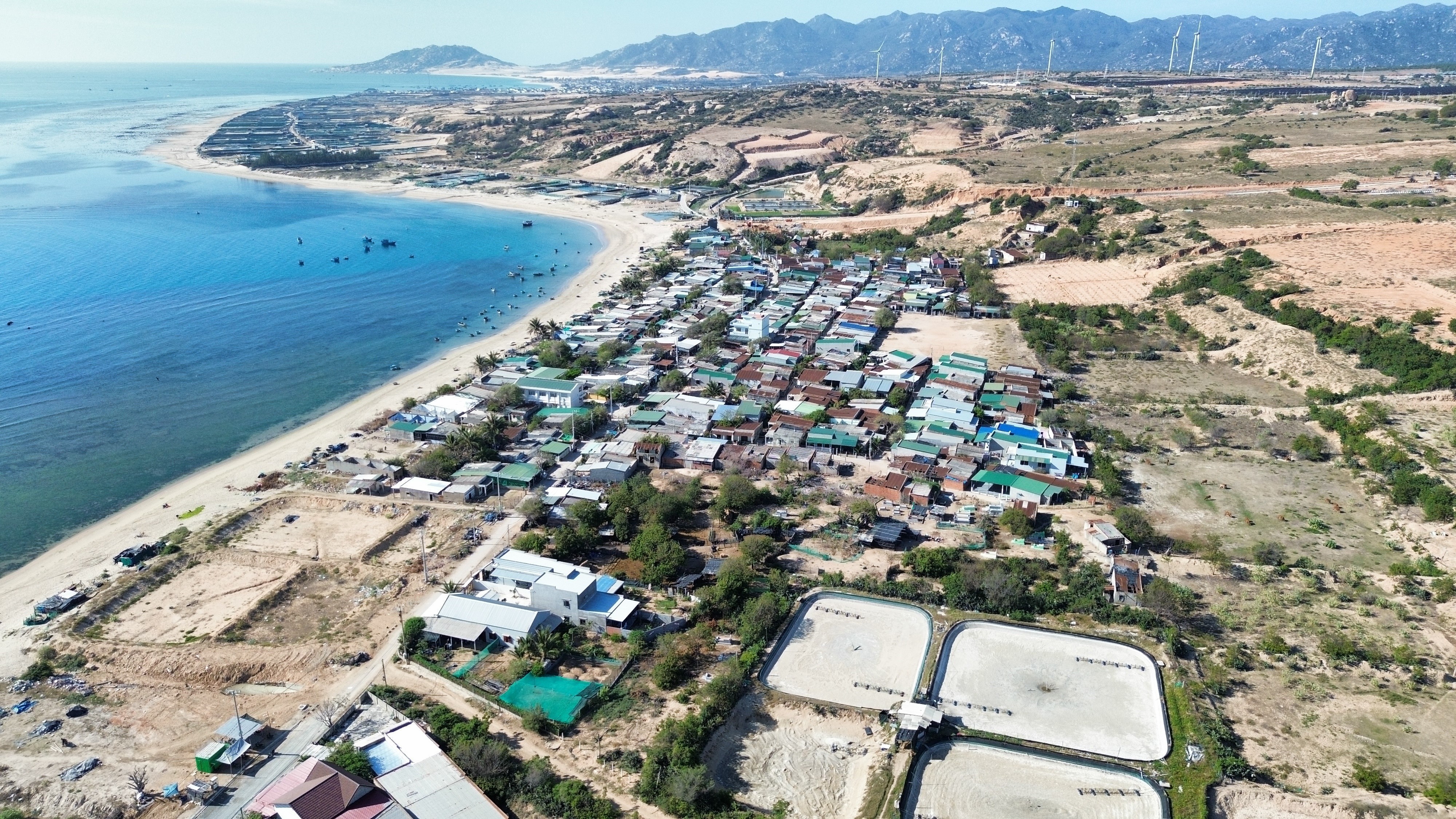 La aldea de Vinh Truong, en la comuna de Phuoc Dinh, provincia de Khanh Hoa, se encuentra dentro del área planificada para la central nuclear Ninh Thuan 1. (Foto: VNA)