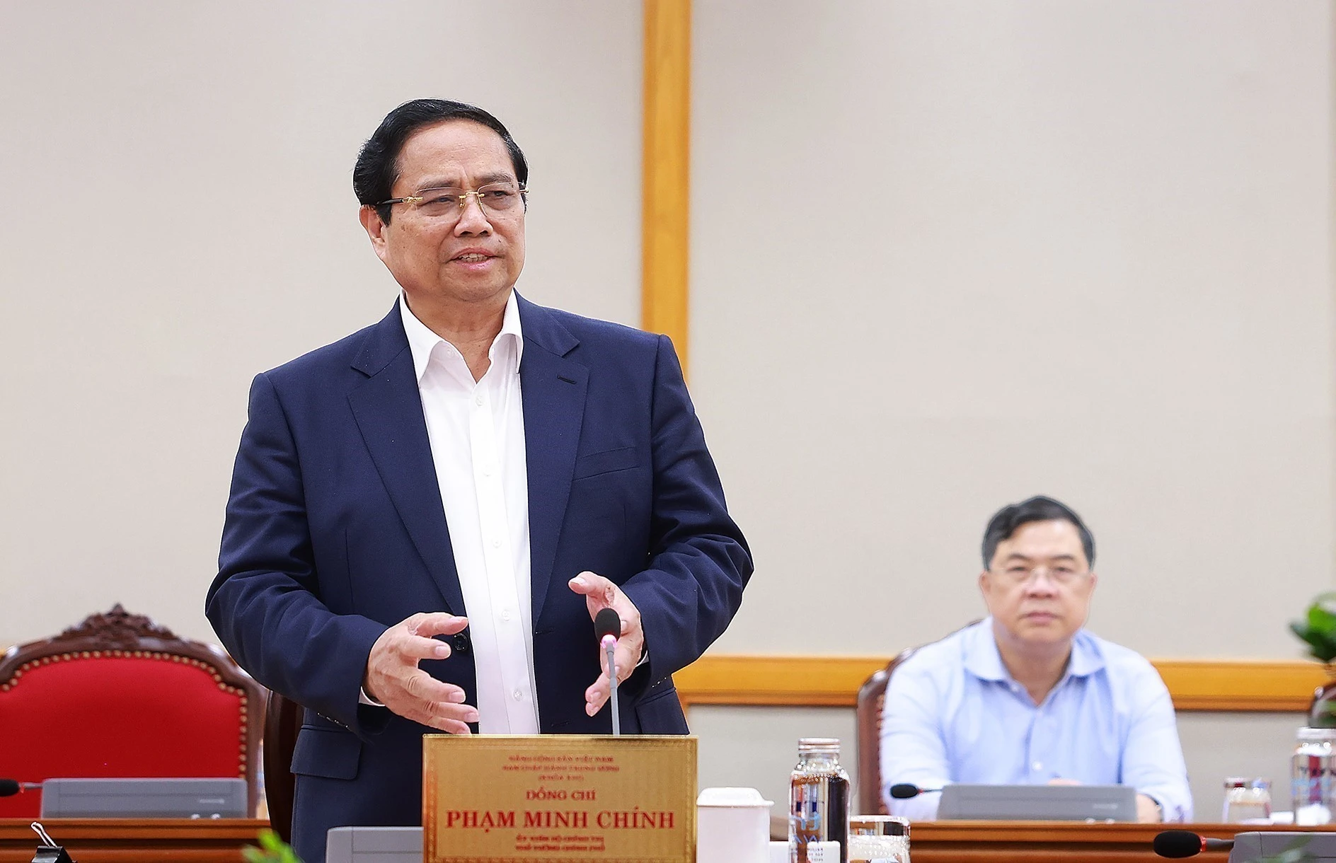 El primer ministro Pham Minh Chinh trabaja con el buró ejecutivo del Comité del Partido en la provincia de An Giang (Foto: VNA)