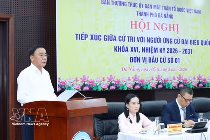 Tran Cam Tu, miembro permanente del Secretariado del Partido Comunista de Vietnam, habla en el evento. (Foto: VNA)