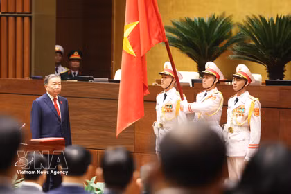 El presidente de la República Socialista de Vietnam, To Lam, presta juramento tras asumir el cargo. (Foto: VNA)