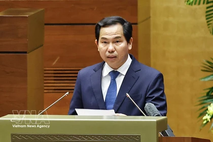 Le Quang Manh, secretario general y jefe de la Oficina de la Asamblea Nacional y titular de la Oficina del Consejo Electoral Nacional, presenta el informe final de las elecciones de la Asamblea Nacional de la XVI Legislatura y los Consejos Populares de todos los niveles para 2026–2031. (Foto: VNA)