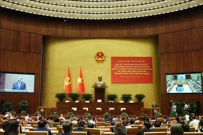 El secretario general del Partido Comunista de Vietnam, To Lam, se dirige a la conferencia nacional para difundir e implementar las Resoluciones 66-NQ/TW y 68-NQ/TW del Buró Político. (Foto: VNA)