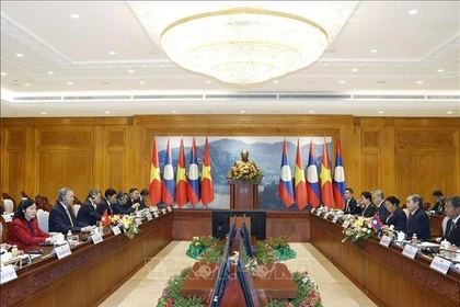 Esecretario general del Partido Comunista de Vietnam, To Lam, en una reunión con el presidente de la Asamblea Nacional de Laos, Saysomphone Phomvihane. (Foto: VNA)