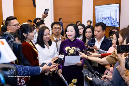 La vicepresidenta de la Asamblea Nacional y miembro del Consejo Electoral Nacional (CEN), Nguyen Thi Thanh, en declaración ante la prensa. (Foto: VNA)