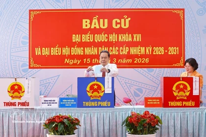El presidente del Parlamento de Vietnam, Tran Thanh Man, participa en la votación de las elecciones legislativas en Ciudad Ho Chi Minh (Foto: VNA)