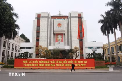 Lemas de bienvenida al importante evento político del país en la sede del Consejo Popular y el Comité Popular de la ciudad de Hanoi. (Foto: VNA)