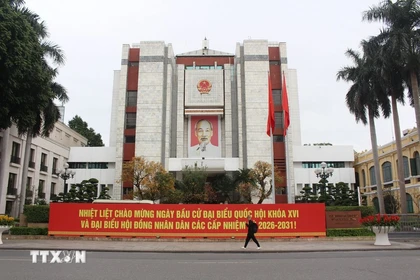 Lemas de bienvenida al importante evento político del país en la sede del Consejo Popular y el Comité Popular de la ciudad de Hanoi. (Foto: VNA)