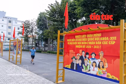 Las pancartas sobre las elecciones legislativas en zonas residenciales y espacios públicos en Hanoi. (Foto: VNA)