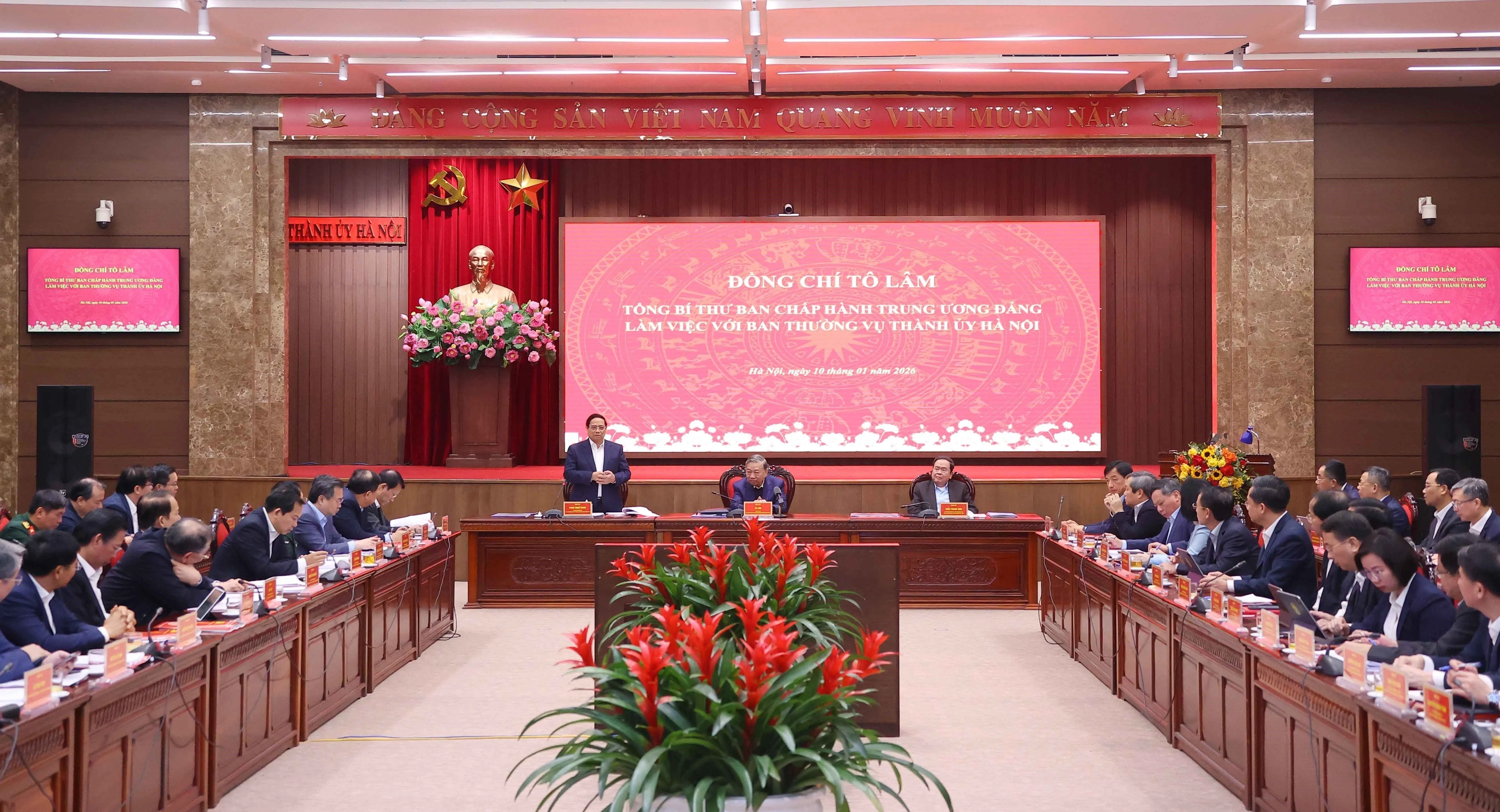 Panorama de la reunión de trabajo entre el secretario general del Partido, To Lam, con el Buró Ejecutivo del Comité partidista de Hanoi. (Foto: VNA)