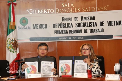 Ceremonia de firma de la agenda de cooperación parlamentaria Vietnam-México (Foto: VNA)