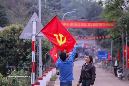 La comuna de Muong Sai (provincia de Son La) luce espléndidamente decorada, preparándose para la gran fiesta nacional. (Foto: VNA)