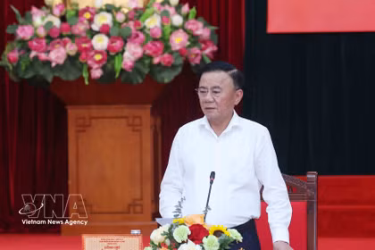 El miembro del Buró Político y miembro permanente del Secretariado del Comité Central del PCV, Tran Cam Tu, interviene en la cita (Foto: VNA)