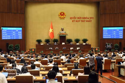 Una reunión del primer periodo de sesiones de la Asamblea Nacional de la XVI Legislatura (Foto: VNA)