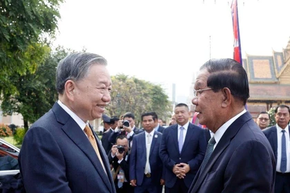 Efectúan en Phnom Penh ceremonia de bienvenida al líder partidista de Vietnam