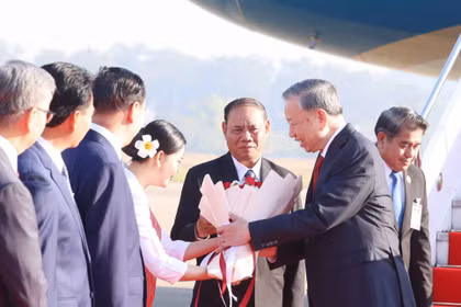 El secretario general To Lam llega a Vientiane para iniciar su visita de Estado. Foto: VNA.