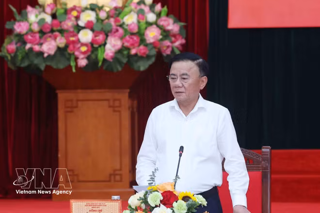 El miembro del Buró Político y miembro permanente del Secretariado del Comité Central del PCV, Tran Cam Tu, interviene en la cita (Foto: VNA)