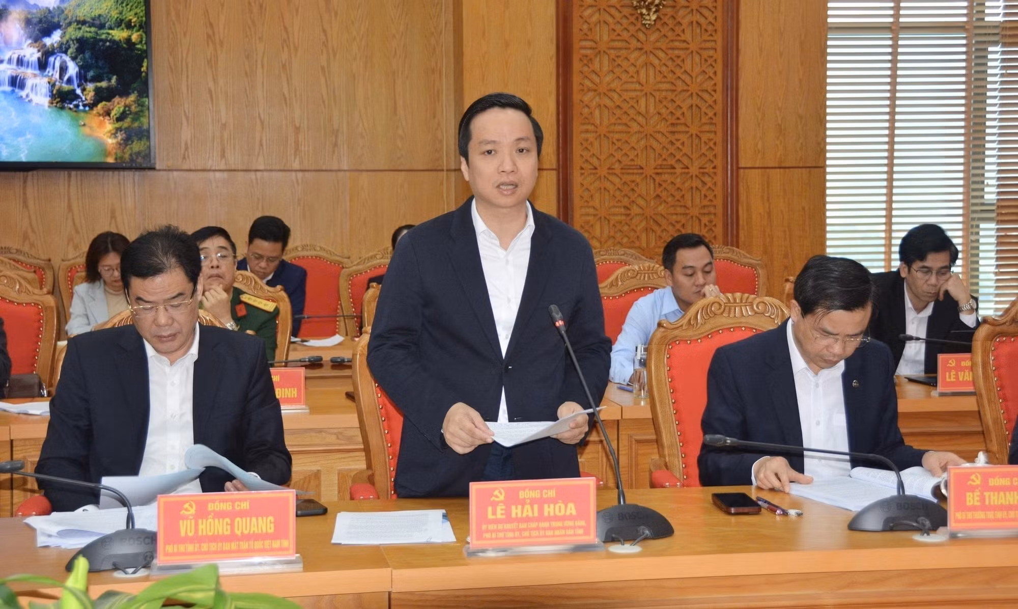 vna-potal-bau-cu-quoc-hoi-va-hdnd-dai-tuong-phan-van-giang-kiem-tra-cong-tac-bau-cu-tai-tinh-cao-bang-8620327.jpg