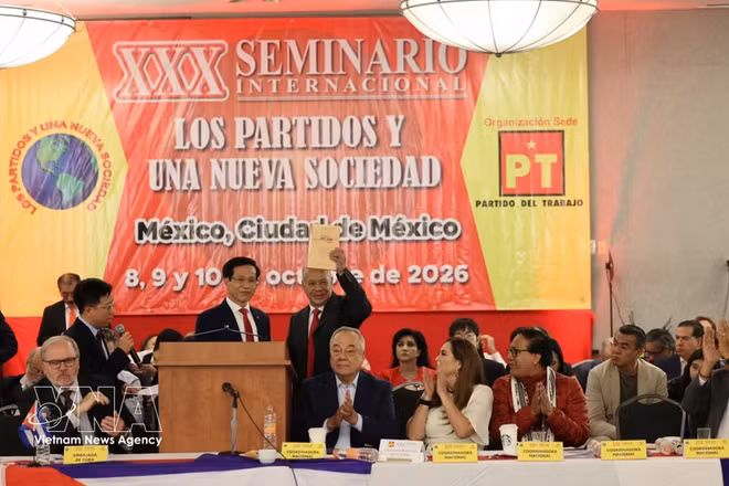Presentan en México libro del líder vietnamita sobre el desarrollo del país en la nueva era