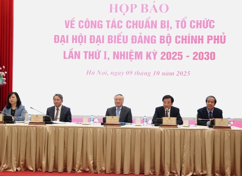 En la rueda de prensa (Fuente: baochinhphu.vn)