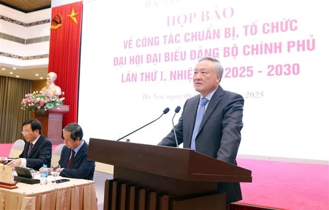 El vicepremier permanente, Nguyen Hoa Binh (Fuente: VNA)