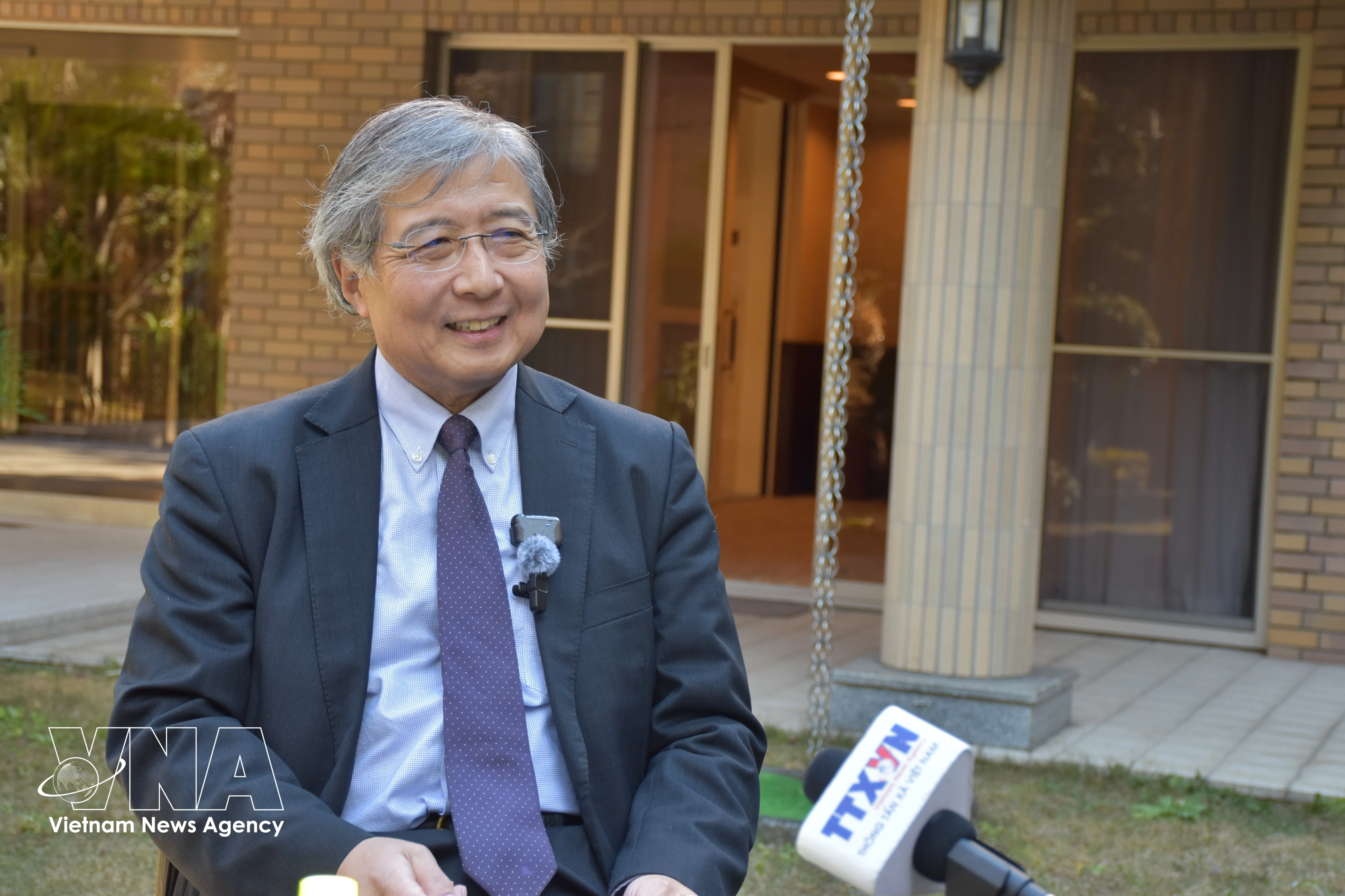 Toshiro Nishizawa, investigador principal del Centro de Investigación Económica y de Recursos Urbanos (SCERU) de la Universidad de Tokio, y especialista del Instituto del Banco Asiático de Desarrollo (ADBI), en la entrevista. (Fuente: VNA)