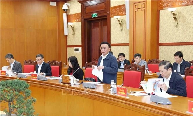 El miembro del Buró Político y miembro permanente del Secretariado y jefe del Subcomité de Organización del XIV Congreso Nacional del Partido Comunista de Vietnam, Tran Cam Tu, habla en el evento (Foto: VNA)