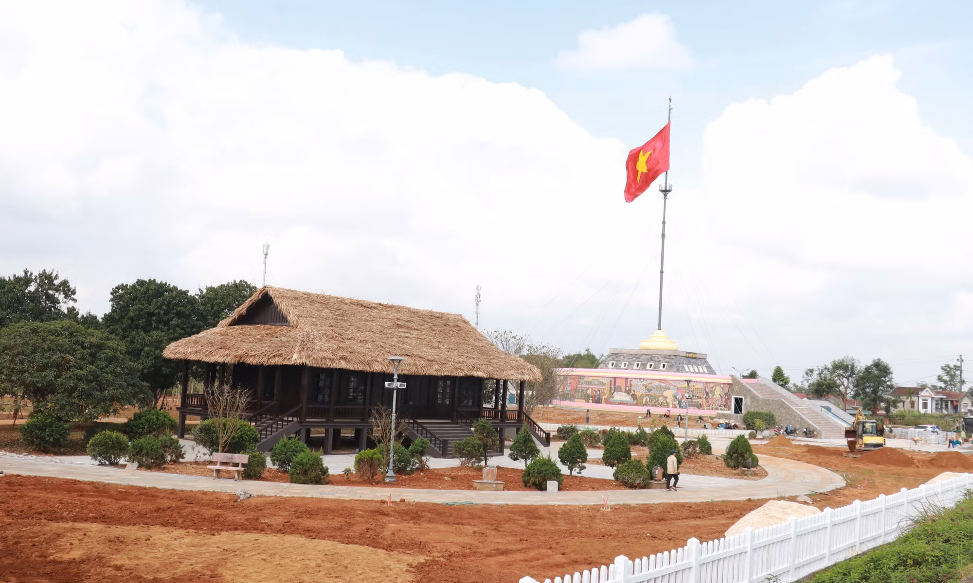 08-gap-rut-hoan-thanh-cong-trinh-ton-tao-di-tich-doi-bo-hien-luong-ben-hai-quang-tri-8546917.jpg