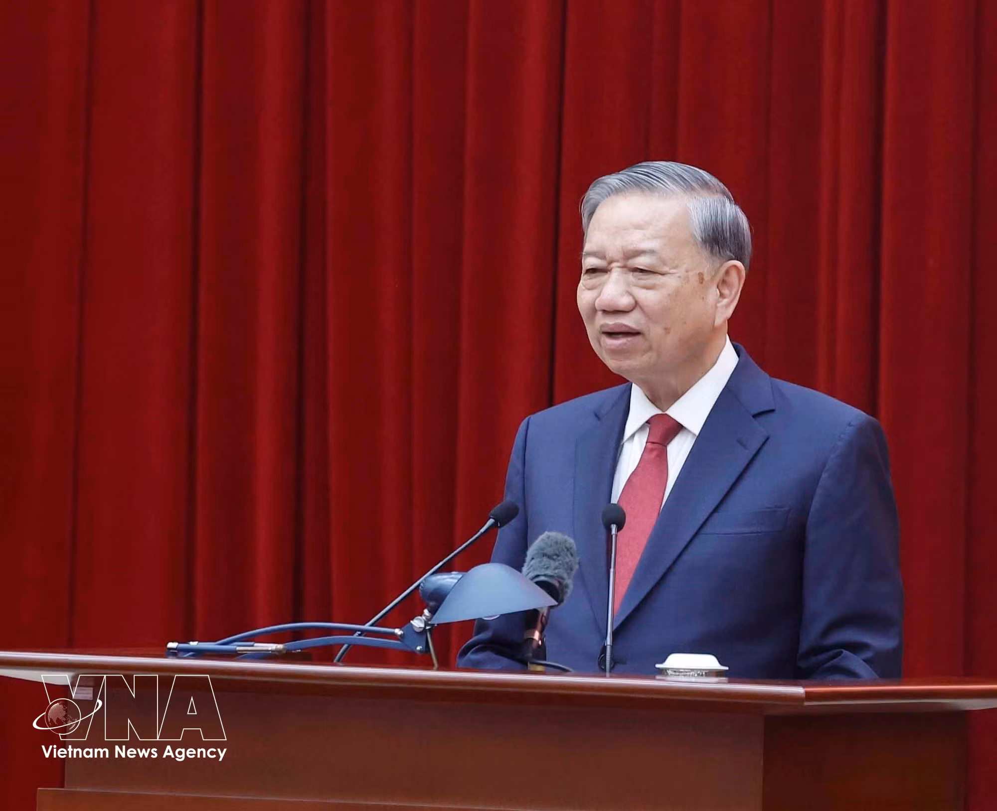 vnanet-gap-mat-thanh-vien-tieu-ban-chuan-bi-dai-hoi-xiv-cua-dang-va-ban-chi-dao-tong-ket-40-nam-doi-moi-8584729.jpg