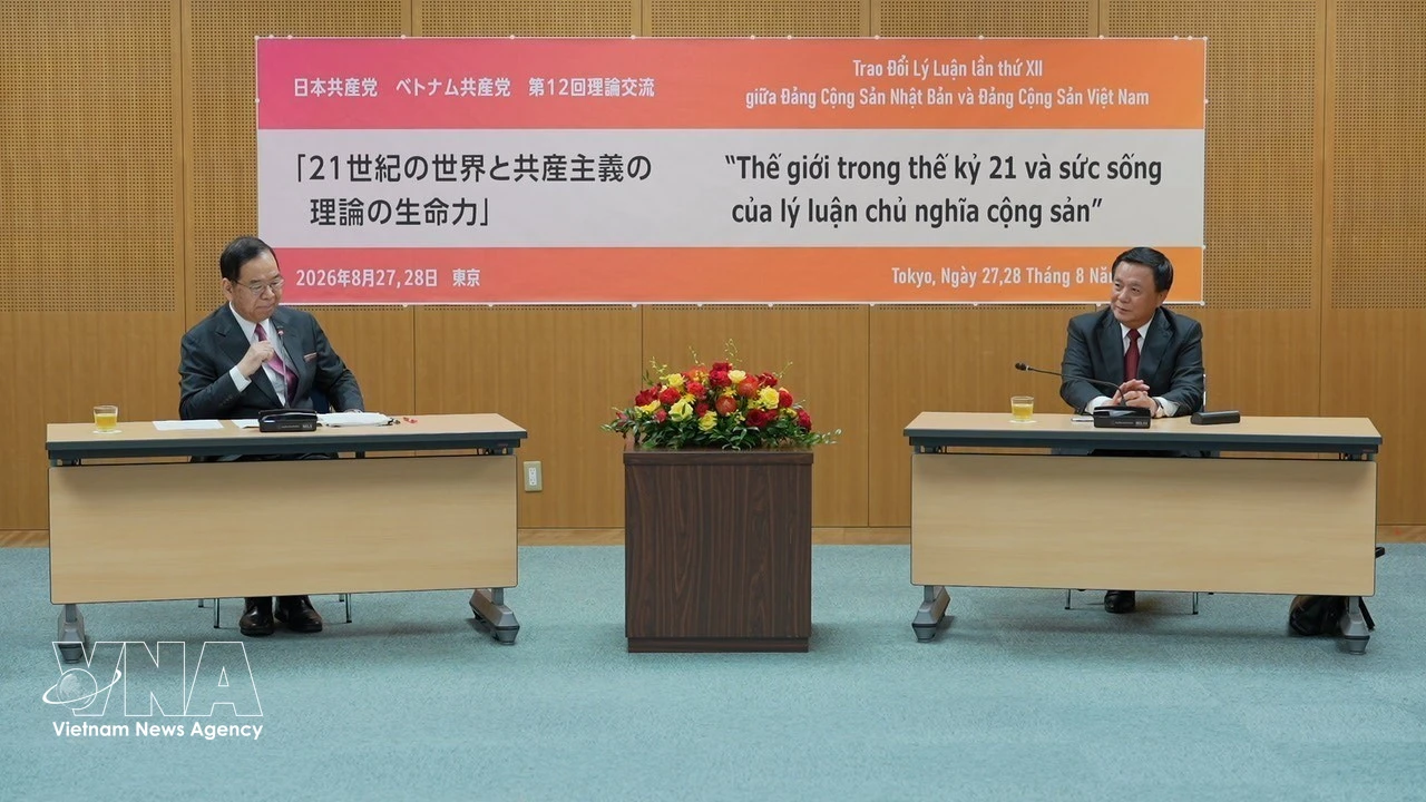 Nguyen Xuan Thang, presidente del Consejo Teórico Central de Vietnam, y Shii Kazuo, presidente del Comité Ejecutivo Central del Partido Comunista de Japón, en su reunión. Foto: