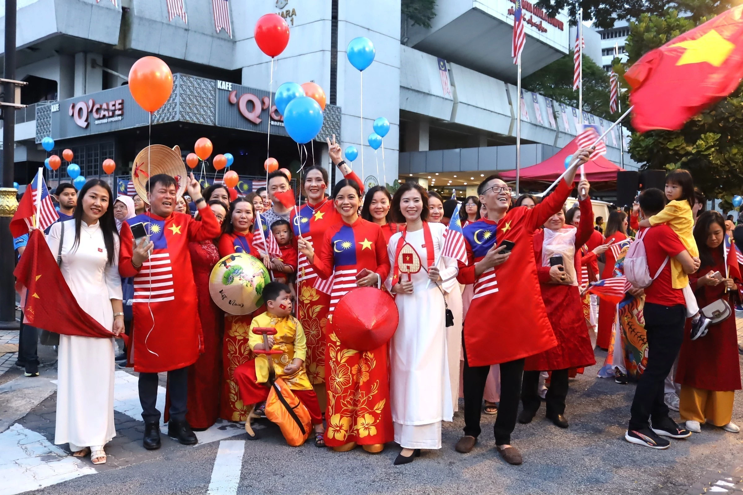 Residentes vietnamitas en Malasia en una actividades conmemorativas al 80 aniversario del Día Nacional de Vietnam. (Fuente: VNA)