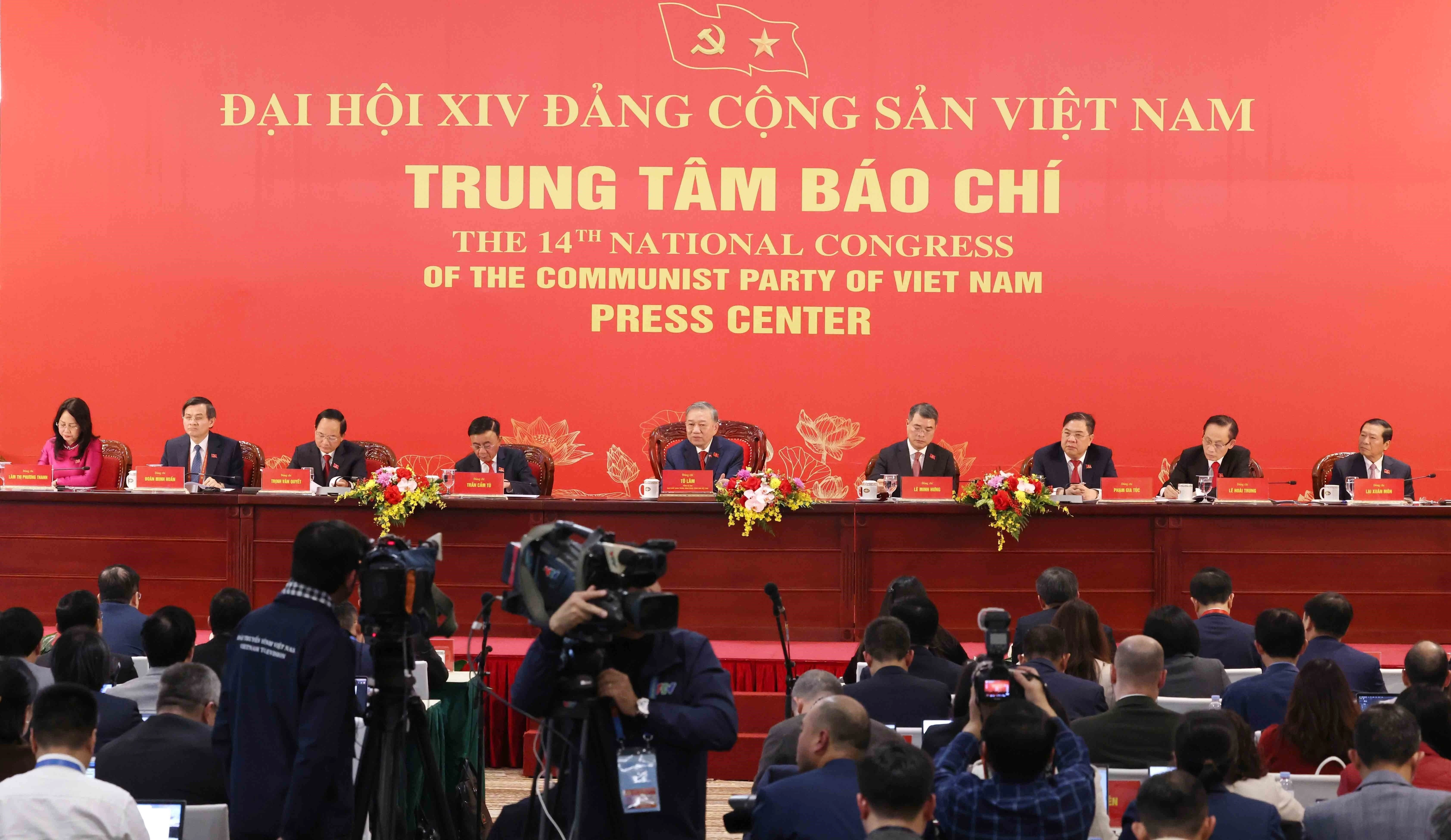 El secretario general del Partido Comunista de Vietnam, To Lam, presidió la conferencia de prensa internacional. (Fuente: VNA)