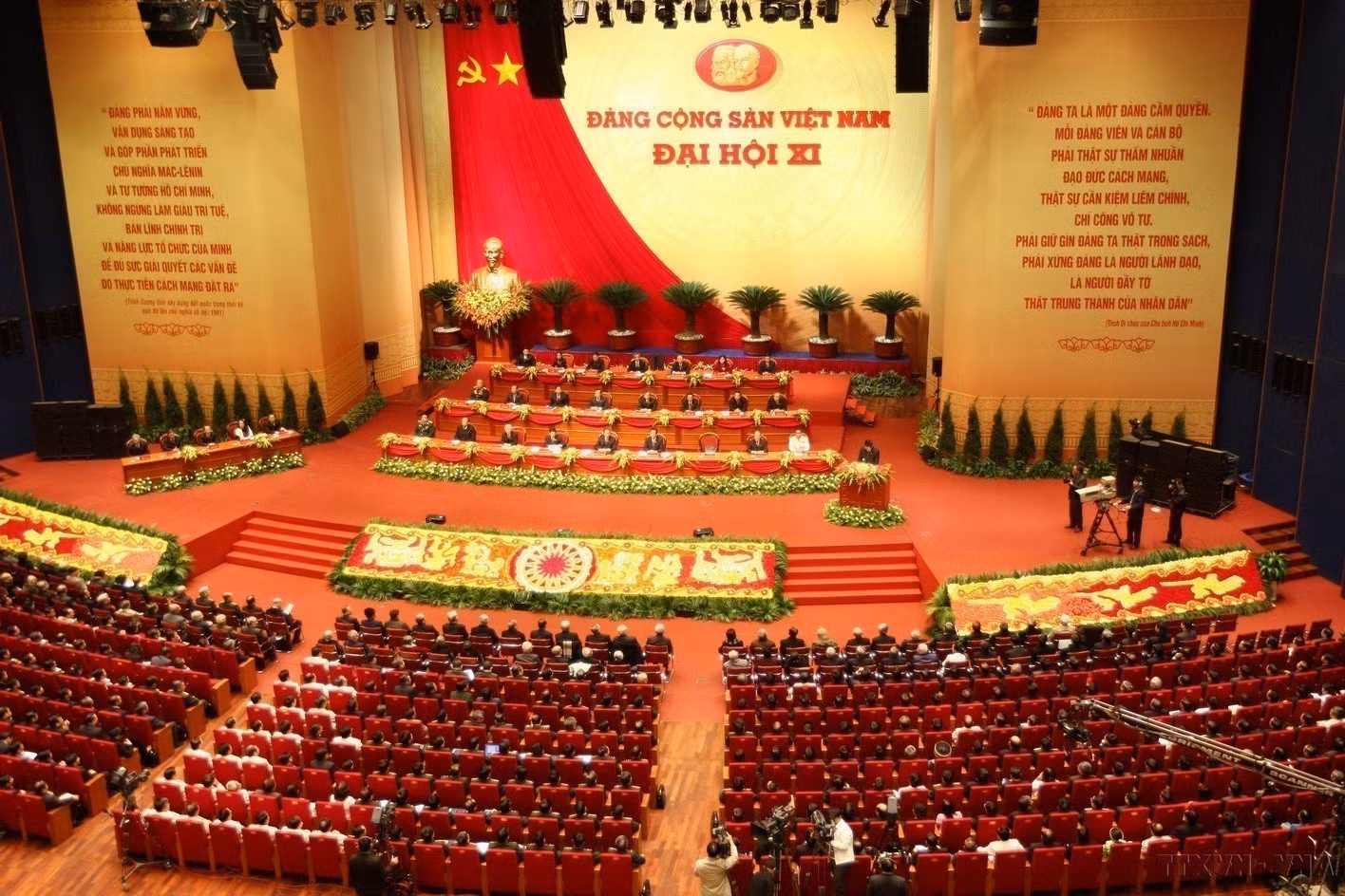 08-dang-lanh-dao-dat-nuoc.jpg