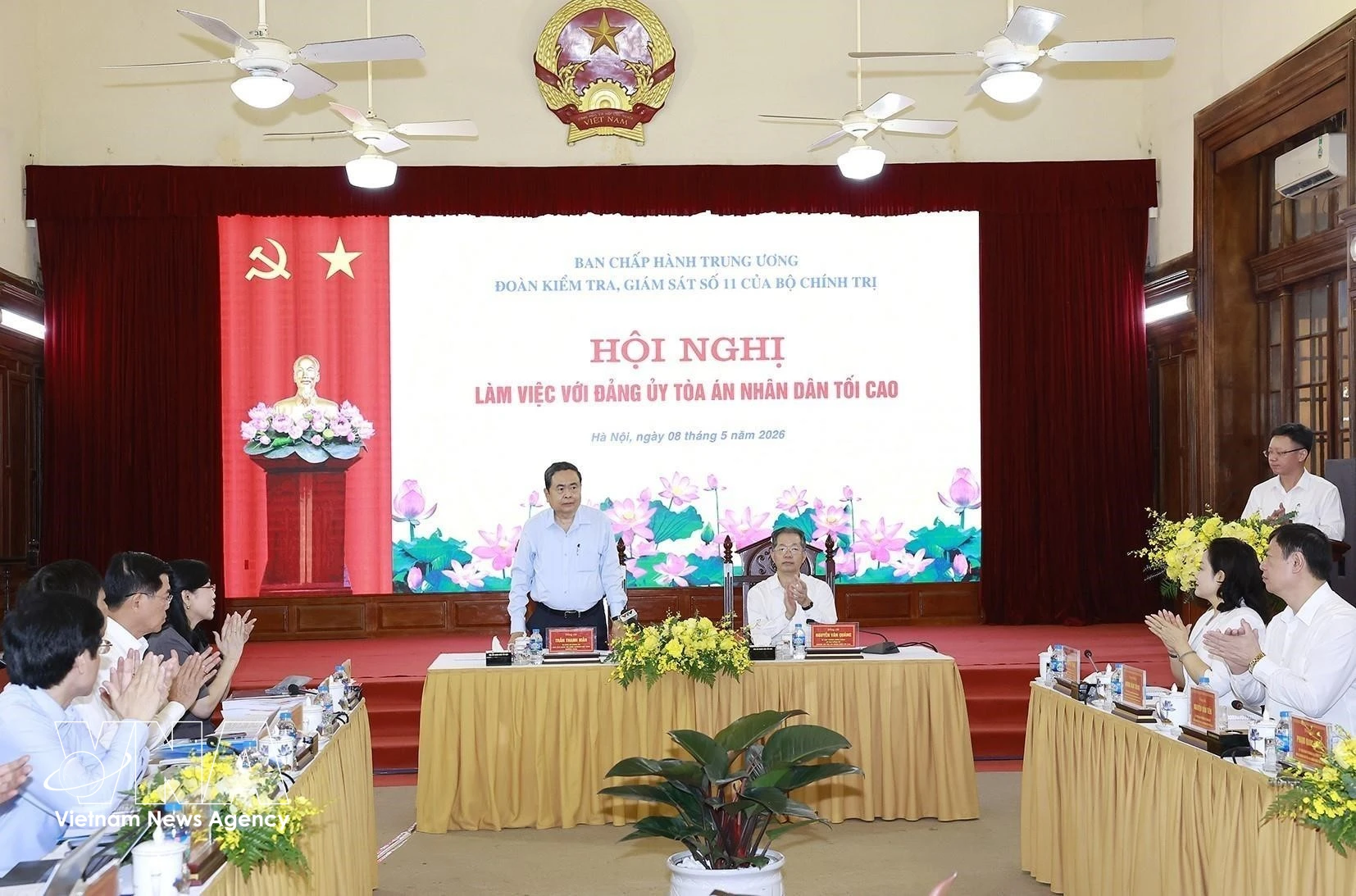 El presidente de la Asamblea Nacional de Vietnam, Tran Thanh Man, habla en la reunión. (Foto: VNA)