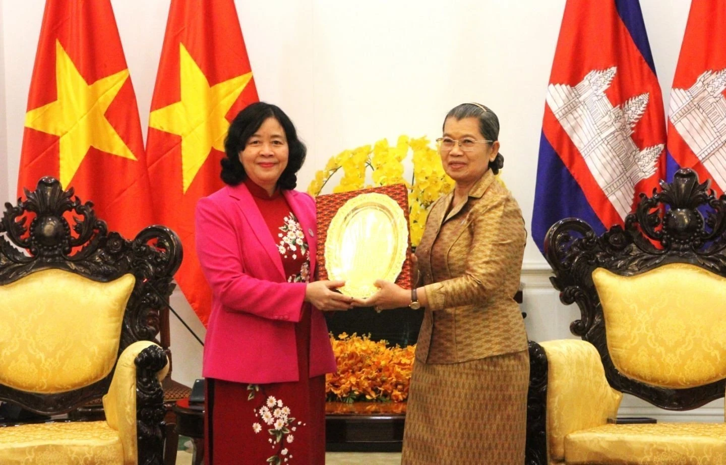 Organizaciones de masas de Vietnam y Camboya fortalecen contactos de alto nivel