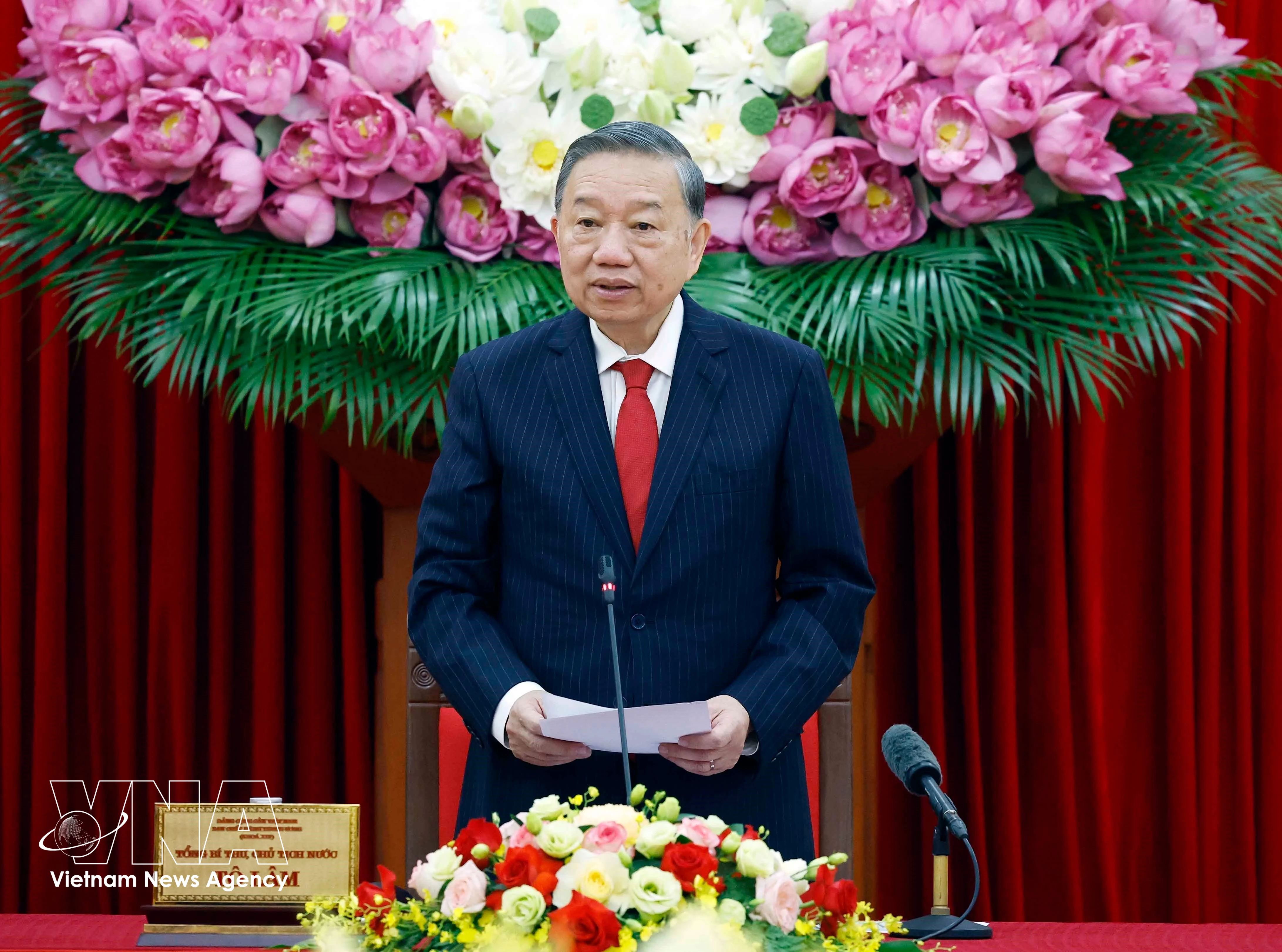 El secretario general del Partido Comunista y presidente de Vietnam, To Lam, en una sesión de trabajo con el Consejo Teórico Central para el mandato 2026-2031. (Foto: VNA)