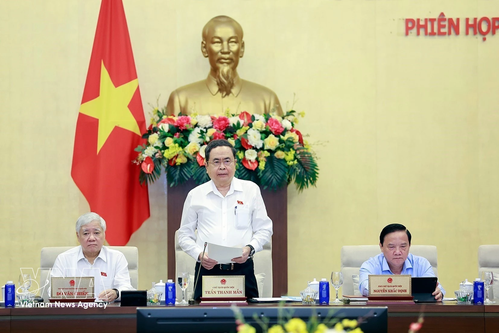 El Comité Permanente de la Asamblea Nacional de Vietnam de la XVI Legislatura inicia en Hanoi su segunda reunión de trabajo, bajo la presidencia del titular del Parlamento, Tran Thanh Man. (Foto: VNA)