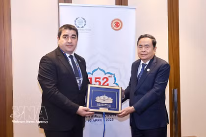 El presidente de la Asamblea Nacional de Vietnam, Tran Thanh Man, se reúne con su homólogo de Georgia, Shalva Papuashvili. (Fuente: VNA)