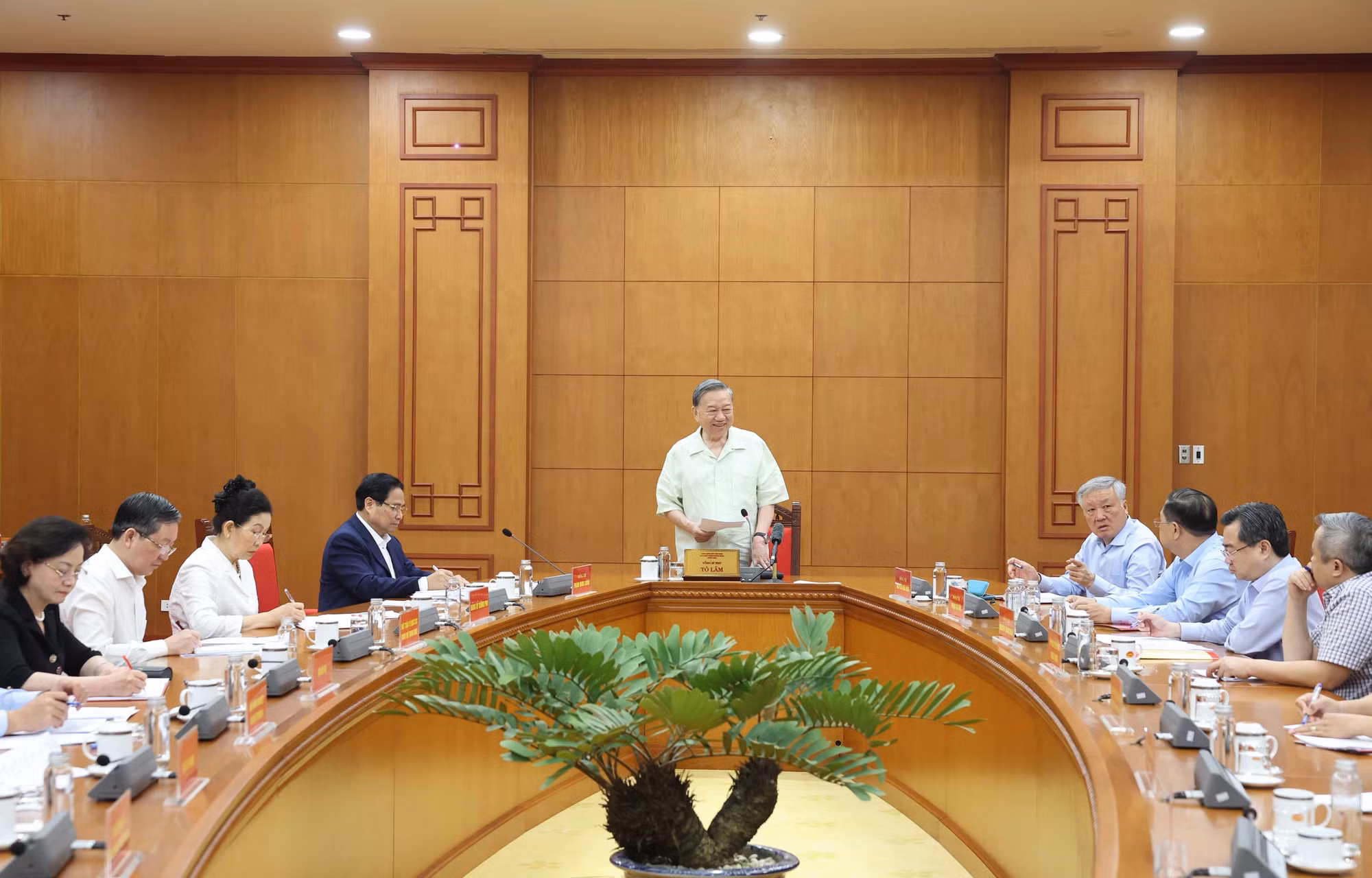 vna-potal-tong-bi-thu-lam-viec-voi-ban-thuong-vu-dang-uy-chinh-phu-ve-danh-gia-viec-trien-khai-nghi-quyet-cua-trung-uong-va-bo-chinh-tri-8279807.jpg