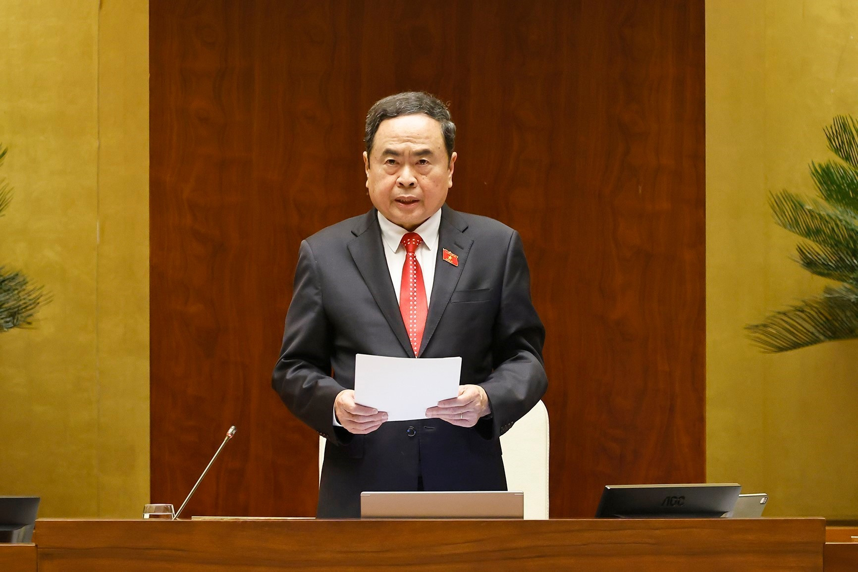 El presidente de la Asamblea Nacional de Vietnam, Tran Thanh Man, habla en el evento. (Fuente: VNA) vna-potal-quoc-hoi-thong-qua-nghi-quyet-cua-quoc-hoi-sua-doi-bo-sung-mot-so-dieu-cua-hien-phap-nam-2013-8093980.jpg