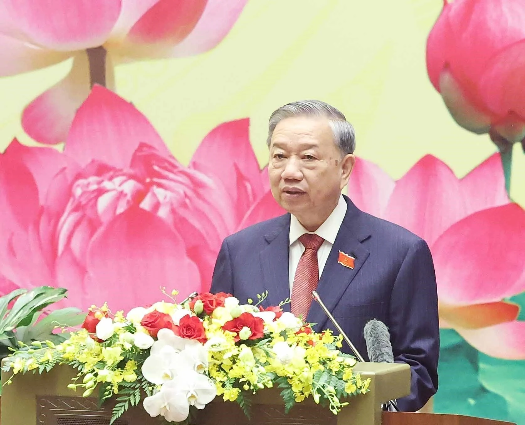 El secretario general del Partido Comunista de Vietnam, To Lam, insta a reforzar el carácter popular y partidista en todas las actividades de la Asamblea Nacional. (Foto: VNA)