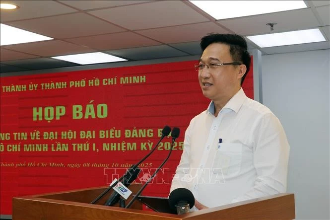 El subsecretario del Comité del Partido en Ciudad Ho Chi Minh, Dang Minh Thong, interviene en la prensa (Foto: VNA)
