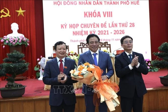 Nguyen Khac Toan, oriundo de la provincia de Khanh Hoa, fue elegido presidente del Comité Popular de Hue. Foto: VNA