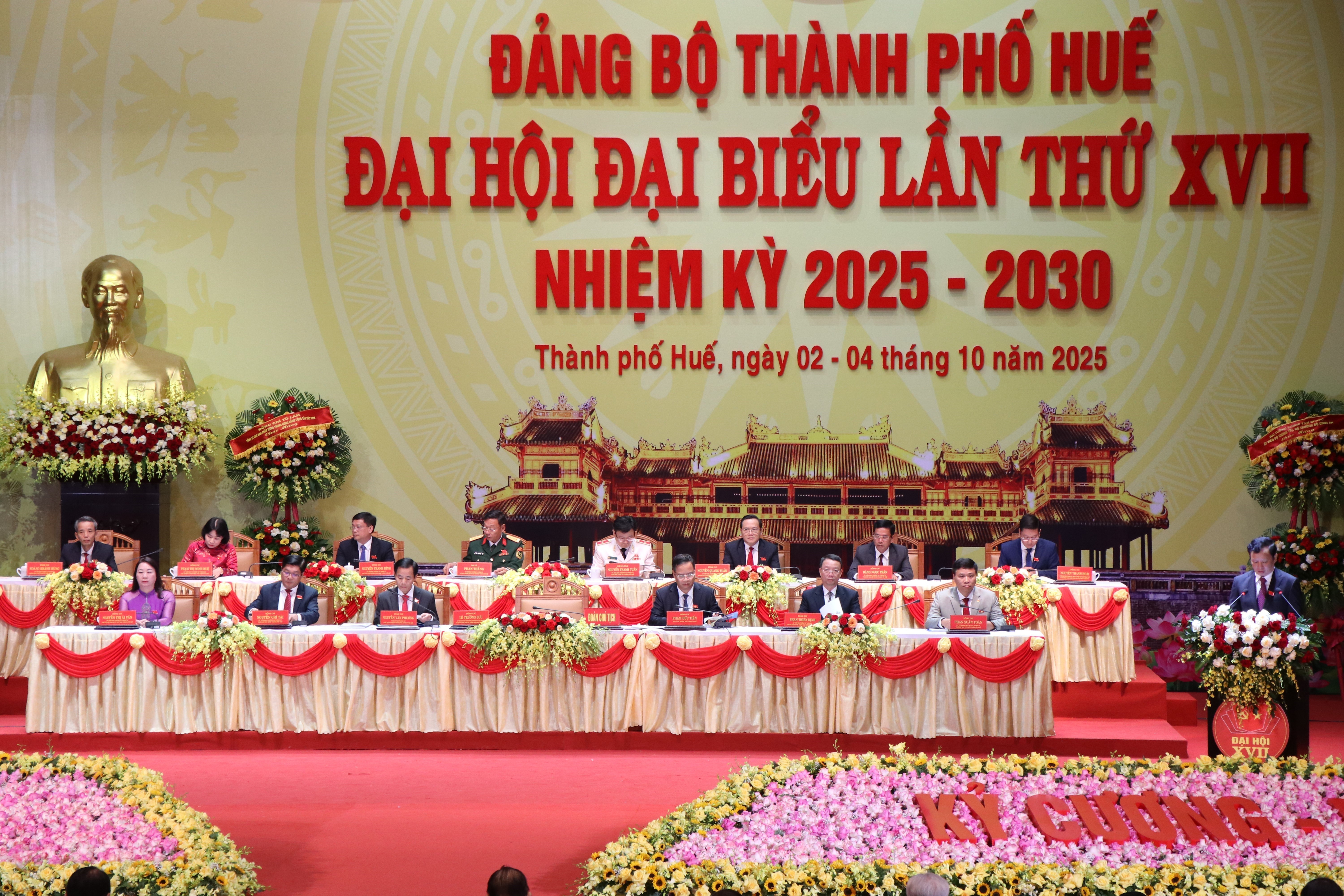 El Comité del Partido Comunista de Vietnam en la ciudad de Hue inaugura su XVII Asamblea para el período 2025-2030. (Foto: VNA)