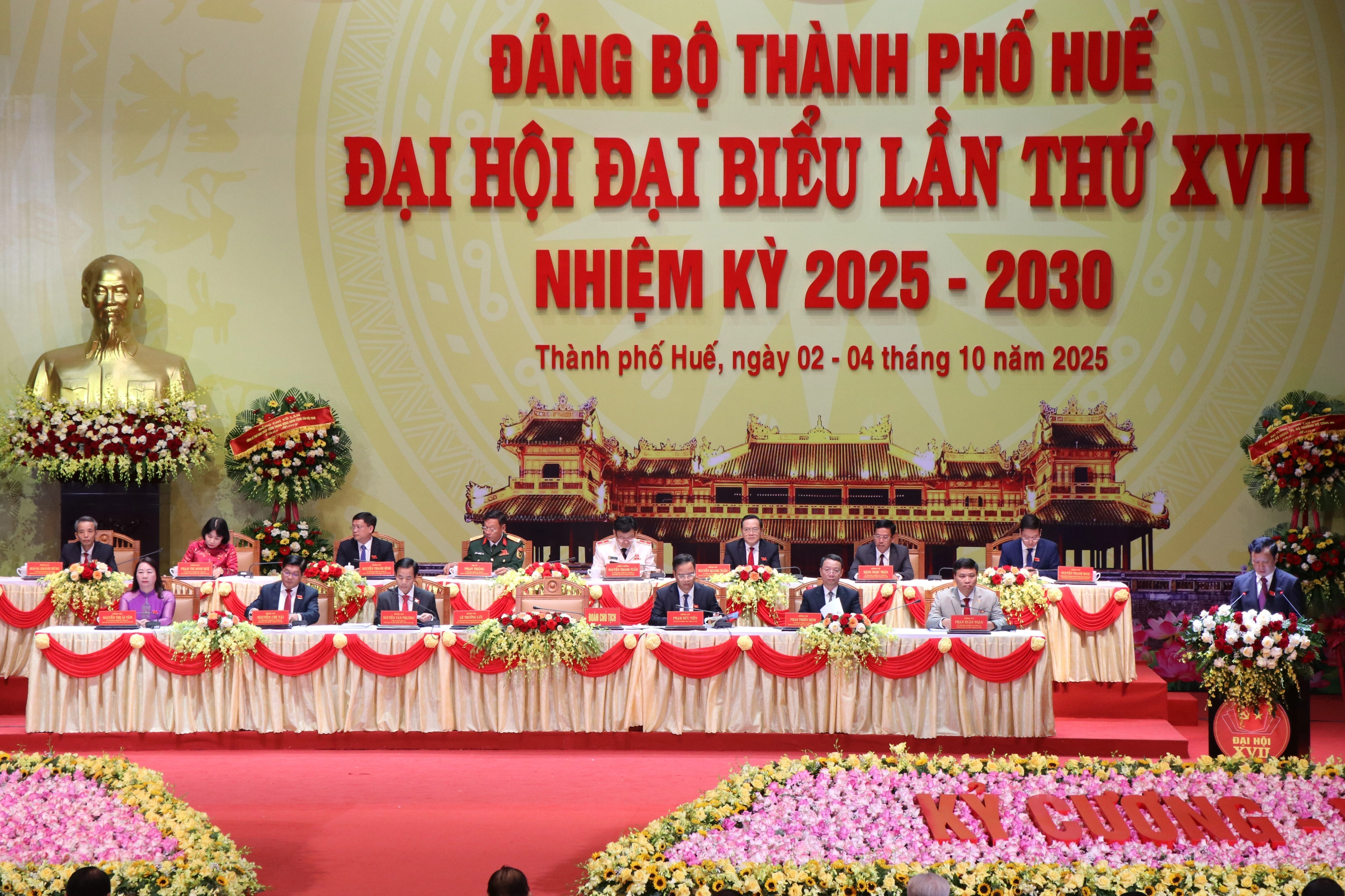 El Comité del Partido Comunista de Vietnam en la ciudad de Hue inaugura su XVII Asamblea para el período 2025-2030. (Foto: VNA)
