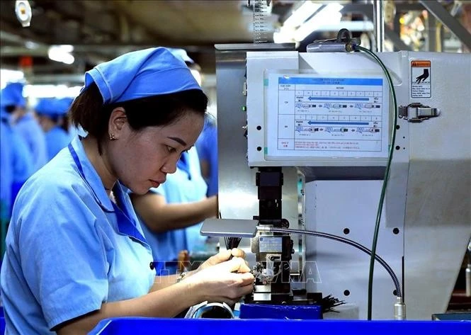 La producción de alambre semiconductor en la Zona Industrial Bo Trai. (Fuente: VNA)
