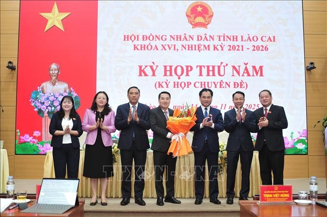 Los delegados eligieron a Nguyen Tuan Anh como presidente del Comité Popular de Lao Cai (Fuente: VNA)