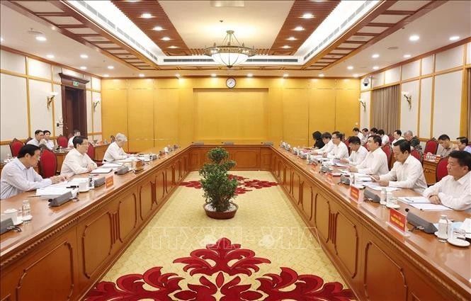 En la reunión entre el Buró Político del PCV con el Comité partidista de Dien Bien (Fuente: VNA)