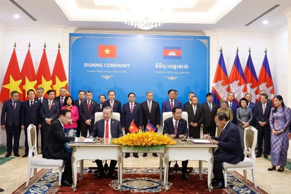 En la firma de un Acuerdo de cooperación entre el Comité del Partido del Ministerio de Asuntos Exteriores de Vietnam y la Comisión de Asuntos Exteriores del Partido Popular de Camboya. (Fuente: VNA)