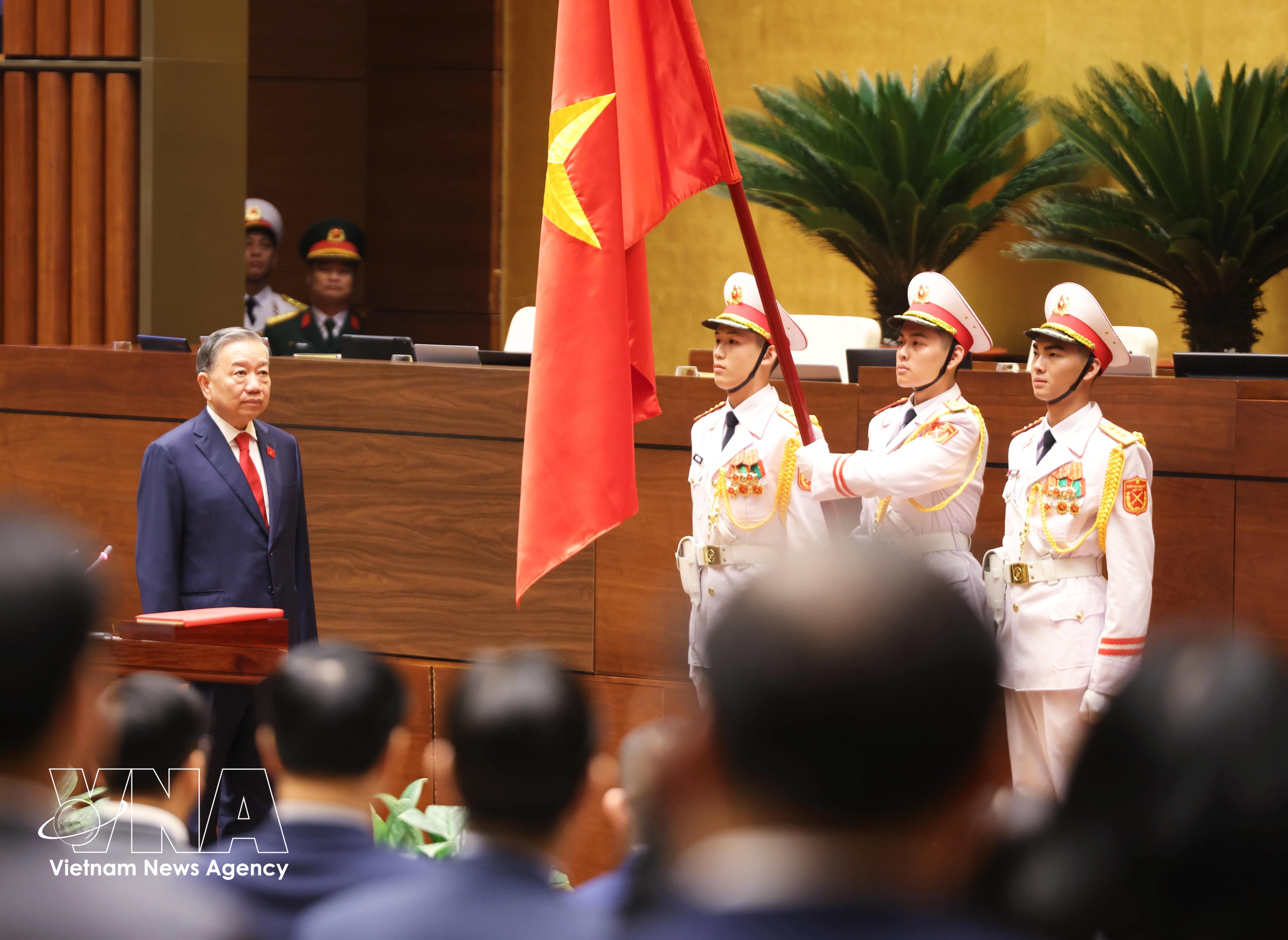 El presidente de la República Socialista de Vietnam, To Lam, presta juramento tras asumir el cargo. (Foto: VNA)