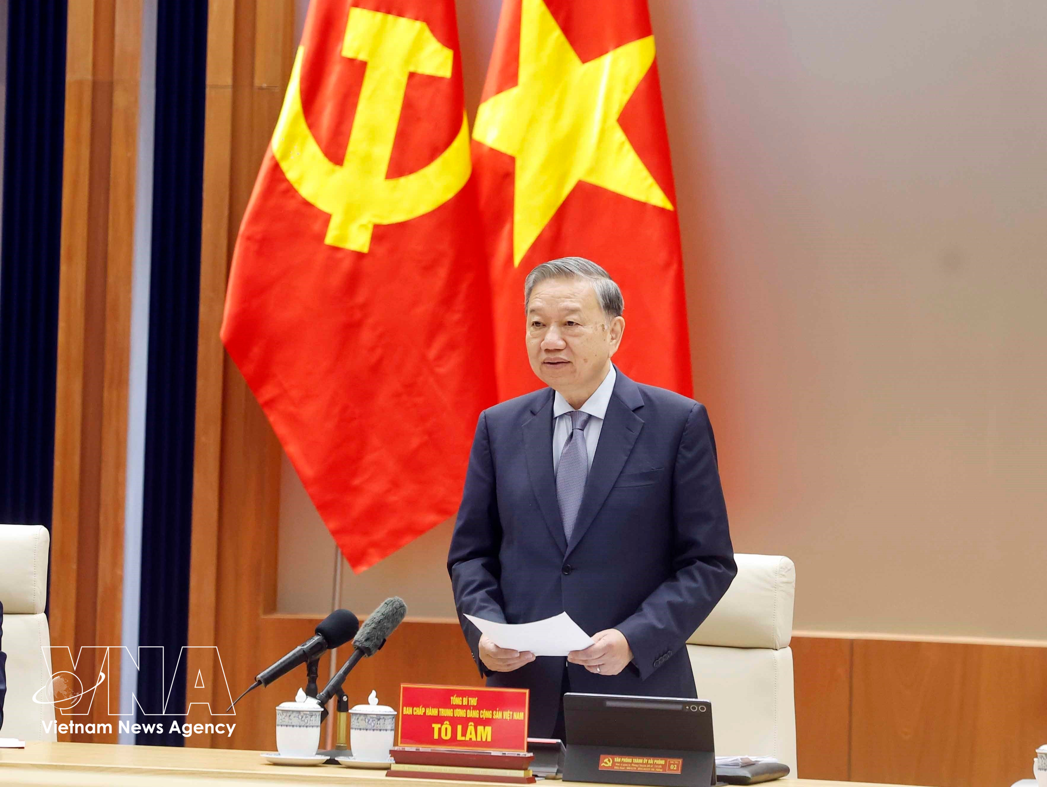 El secretario general del PCV, To Lam, interviene en la reunión (Foto: VNA)